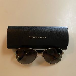 Women’s Burberry 3080 Sunglasses - EUC !!!!!!!